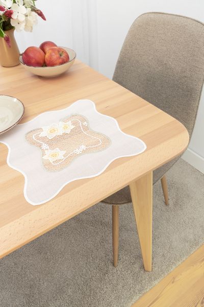 Deckchen Plauener Spitze® #1W Narzissendekor in Gelb